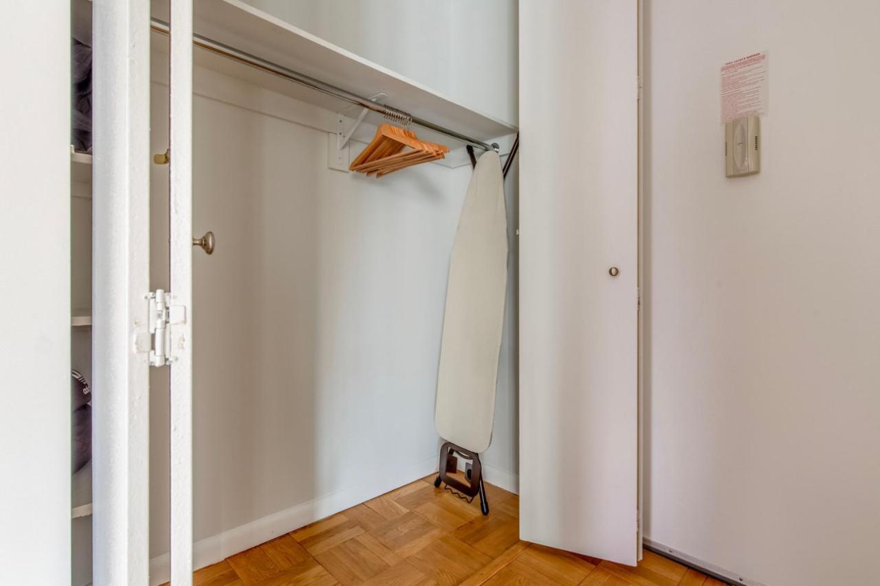 Midtown 1br W Elevator Gym Nr Times Square Nyc-1350 Apartment New York